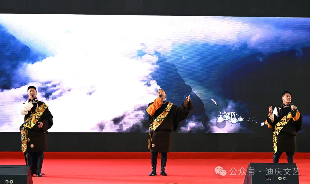 迪庆州文学艺术创作交流园地授牌仪式暨文艺家进校园文艺惠民活动在香格里拉职业学院举办(图8)