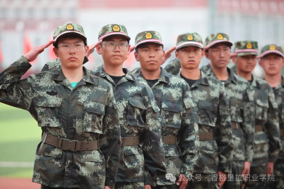 我院2023级新生军训圆满收官(图2)