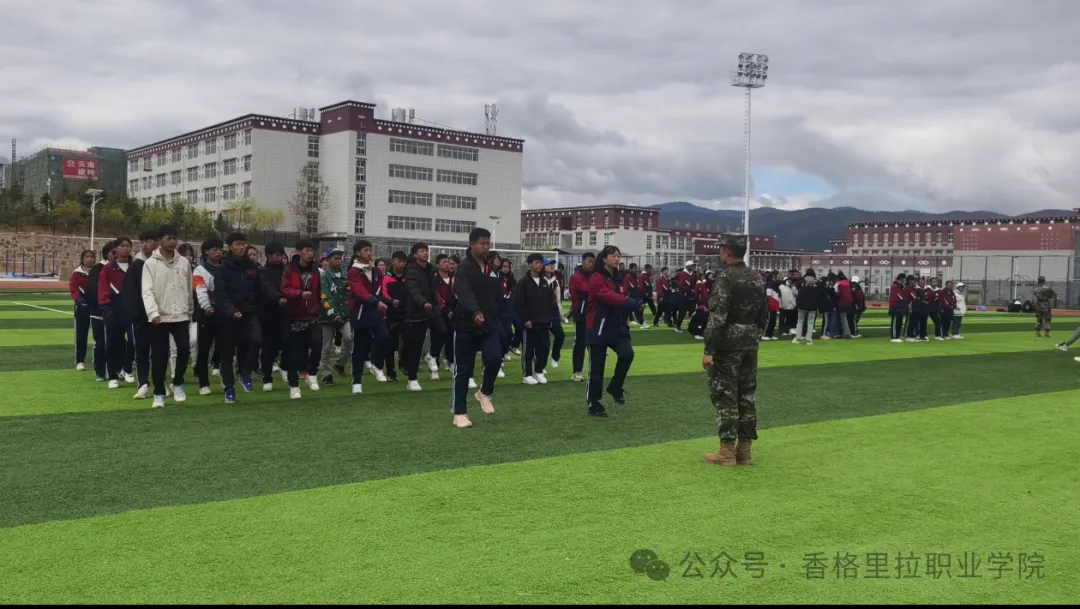 汗水“淬”青春，军训“磨”心志——学院（校）2023级学生军训纪实(图4)