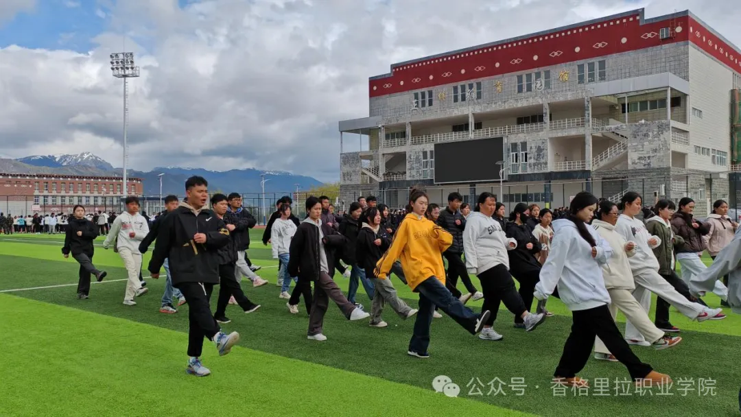 汗水“淬”青春，军训“磨”心志——学院（校）2023级学生军训纪实(图5)