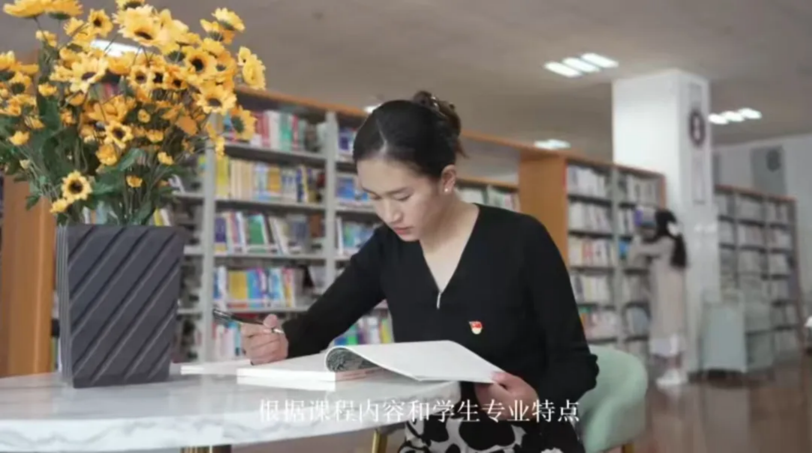 香职新闻|奋进在教育强国大路上,沿着习近平总书记指引的方向砥砺前行—记学院校2024年秋季学期开学典礼暨第四十个教师节活动(图5) 香职新闻|奋进在教育强国大路上,沿着习近平总书记指引的方向砥砺前行—记学院校2024年秋季学期开学典礼暨第四十个教师节活动(图5)