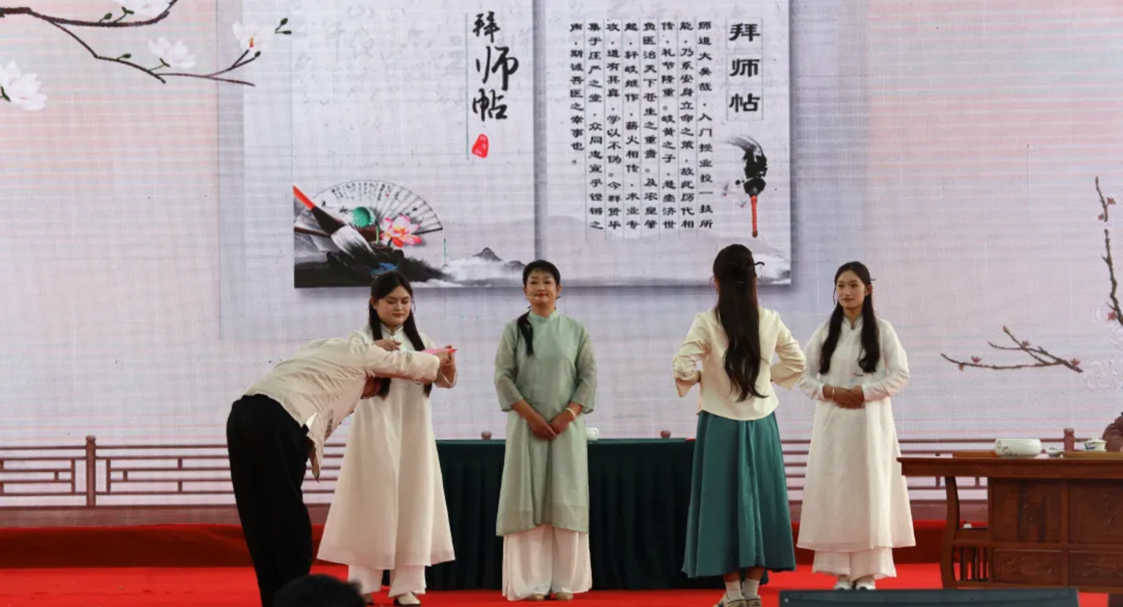 香职新闻|奋进在教育强国大路上,沿着习近平总书记指引的方向砥砺前行—记学院校2024年秋季学期开学典礼暨第四十个教师节活动(图12) 香职新闻|奋进在教育强国大路上,沿着习近平总书记指引的方向砥砺前行—记学院校2024年秋季学期开学典礼暨第四十个教师节活动(图12)