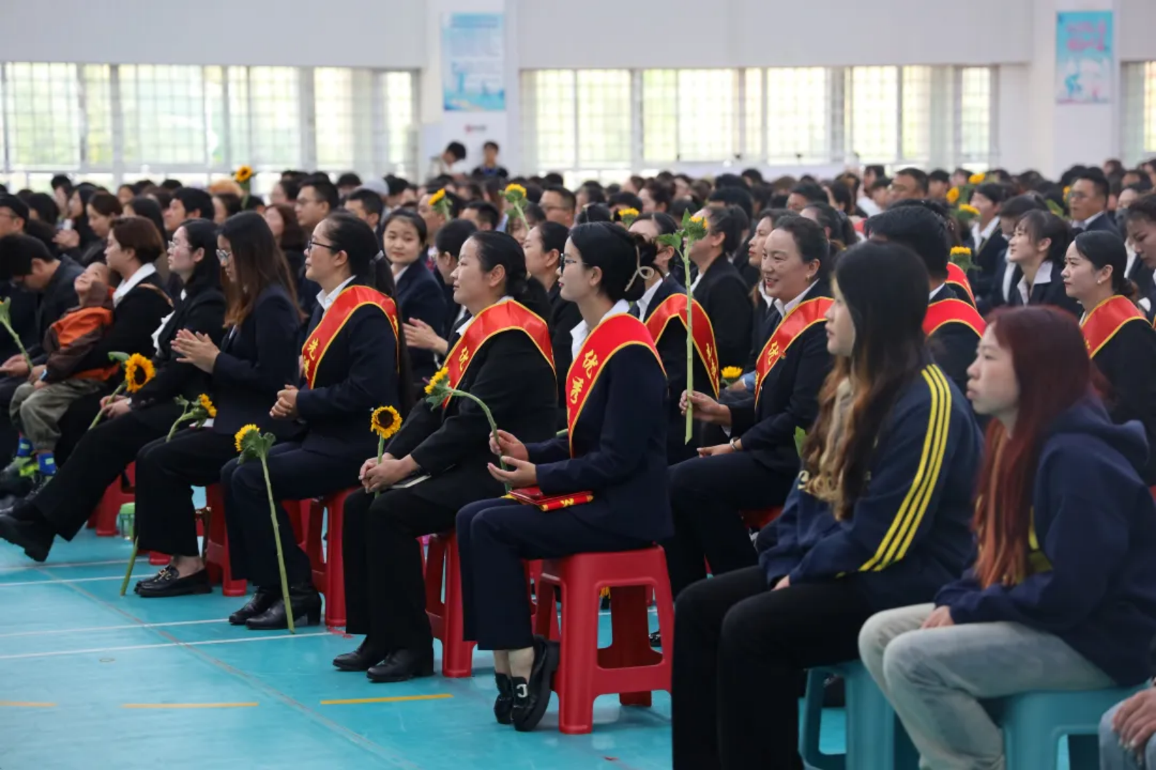 香职新闻|奋进在教育强国大路上,沿着习近平总书记指引的方向砥砺前行—记学院校2024年秋季学期开学典礼暨第四十个教师节活动(图14) 香职新闻|奋进在教育强国大路上,沿着习近平总书记指引的方向砥砺前行—记学院校2024年秋季学期开学典礼暨第四十个教师节活动(图14)