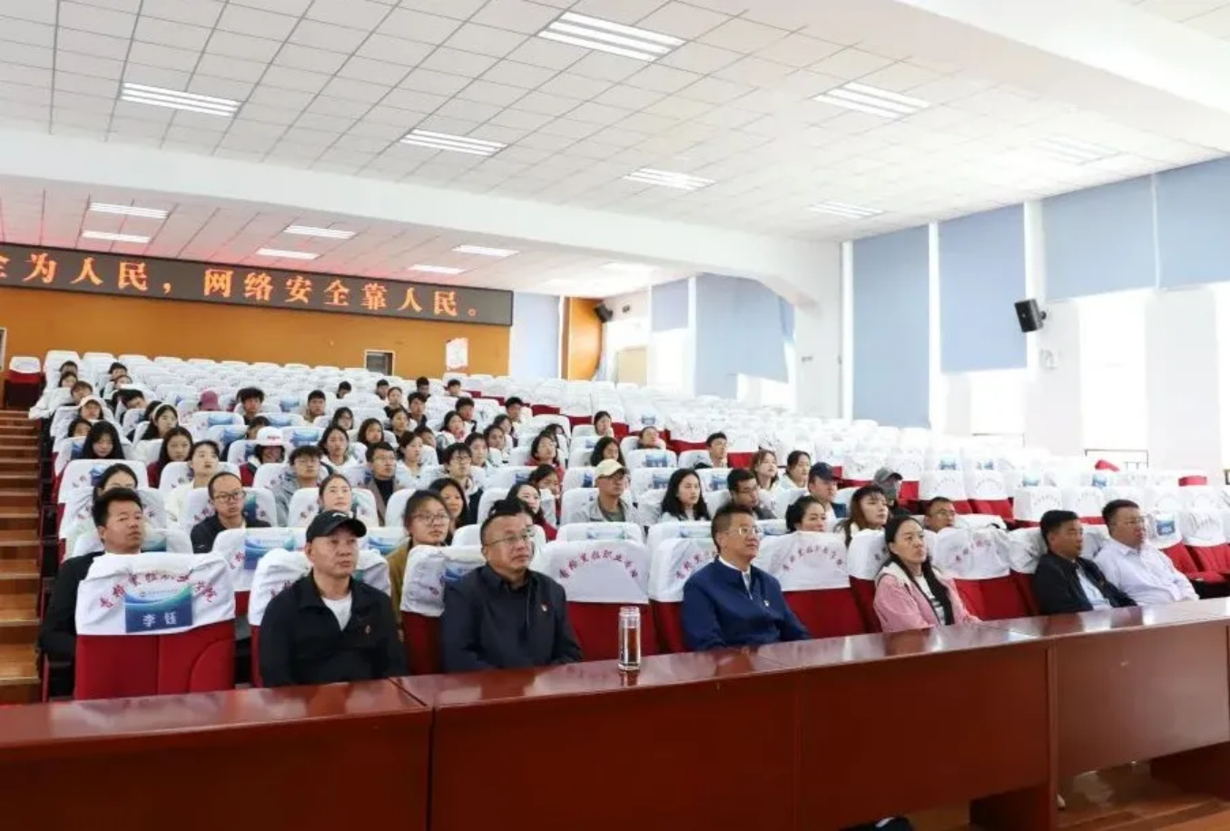 香职新闻｜凝心聚力抓党建 固本强基提质效—学院校组织召开书记、校长抓党建工作例会（第四次）暨党建引领基层治理协调推进会议(图4)