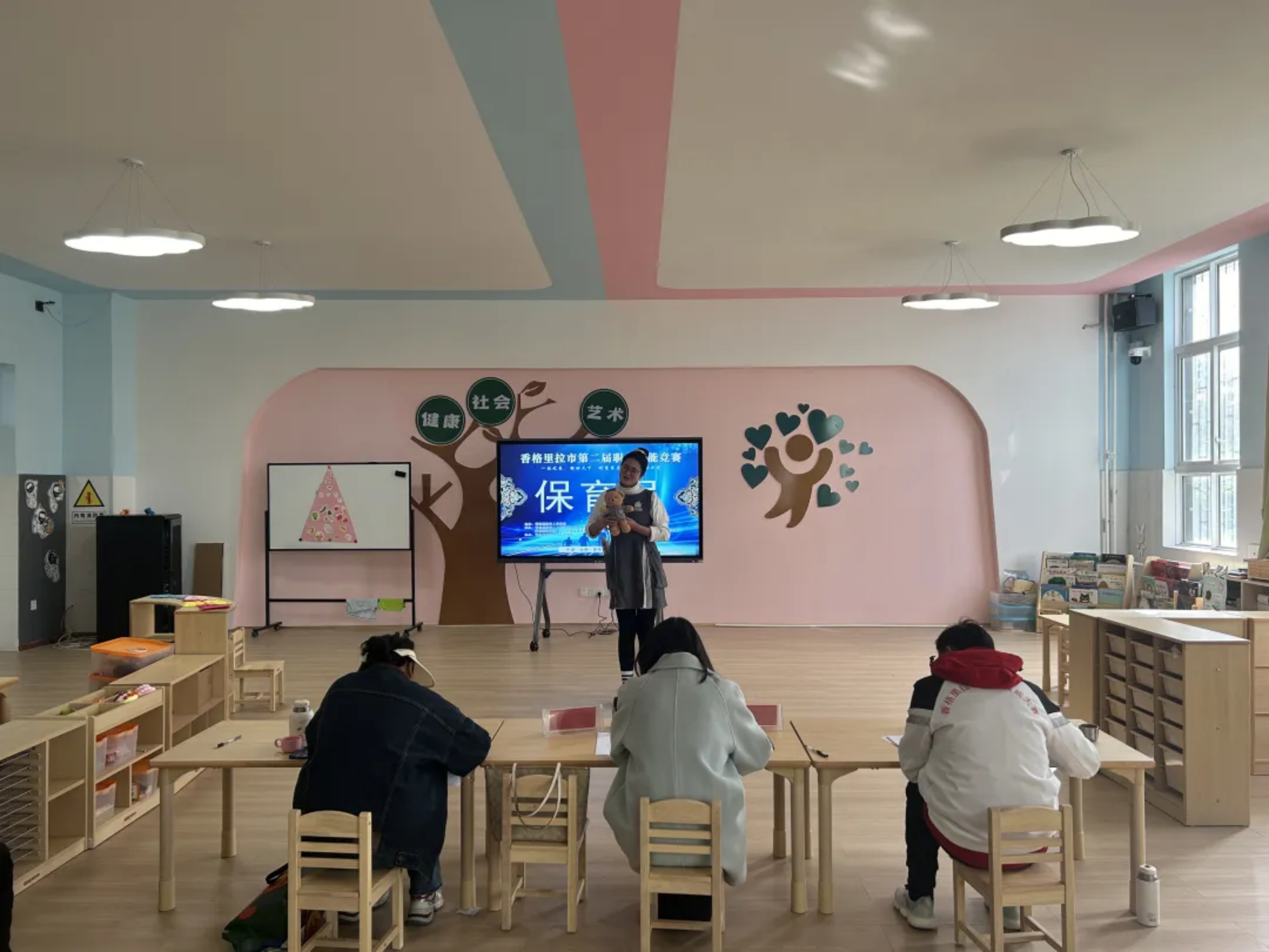 香职新闻|香格里拉市第二届职业技能竞赛在学校开赛(图4) 香职新闻|香格里拉市第二届职业技能竞赛在学校开赛(图4)