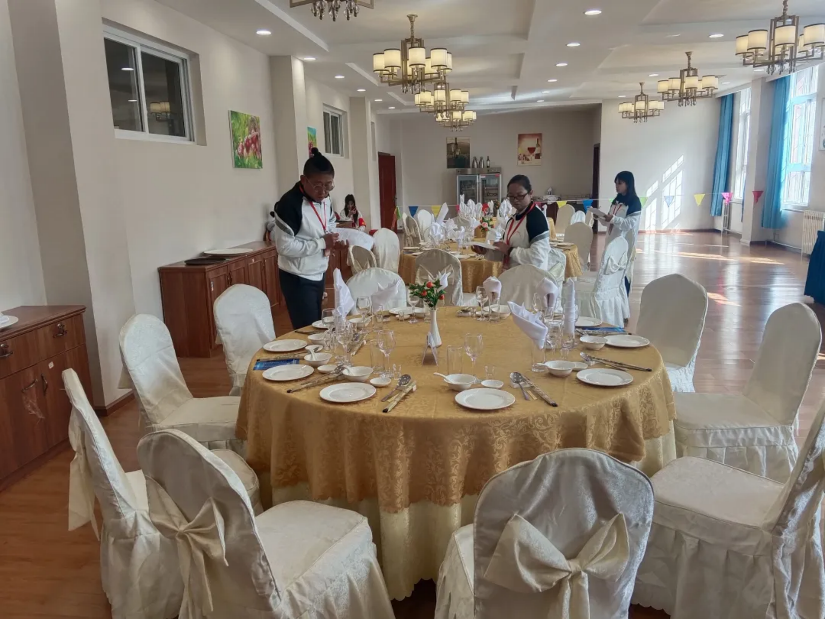 香职新闻|香格里拉市第二届职业技能竞赛在学校开赛(图10) 香职新闻|香格里拉市第二届职业技能竞赛在学校开赛(图10)