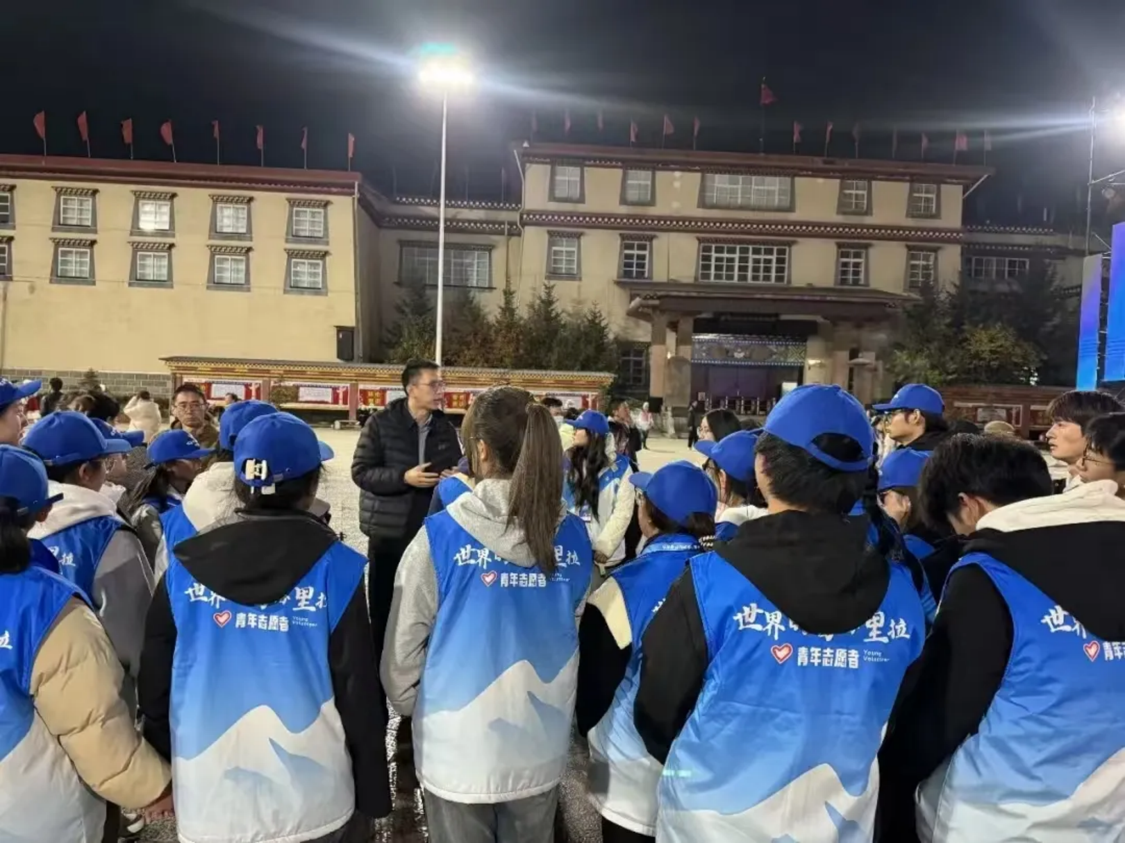 香职新闻｜践行志愿精神 彰显学院风采—学院组织27名大学生志愿者参加2024中国户外运动产业大会活动(图4)