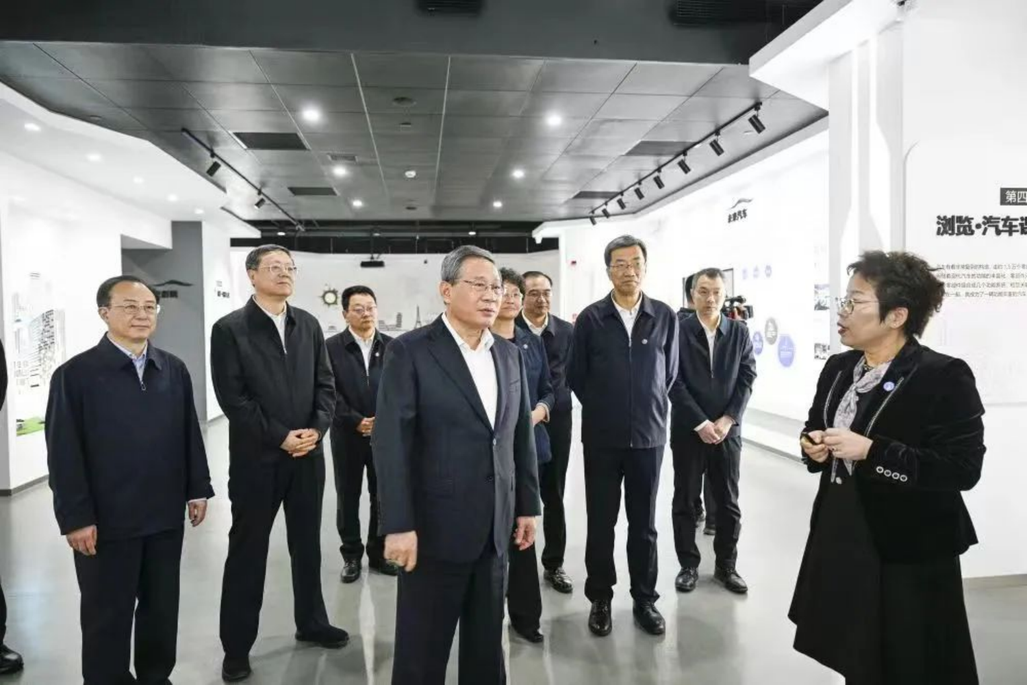 理论学习｜李强在上海调研技能人才工作时强调 积极适应经济社会发展需要 大力加强职业教育和技能人才培养(图1)