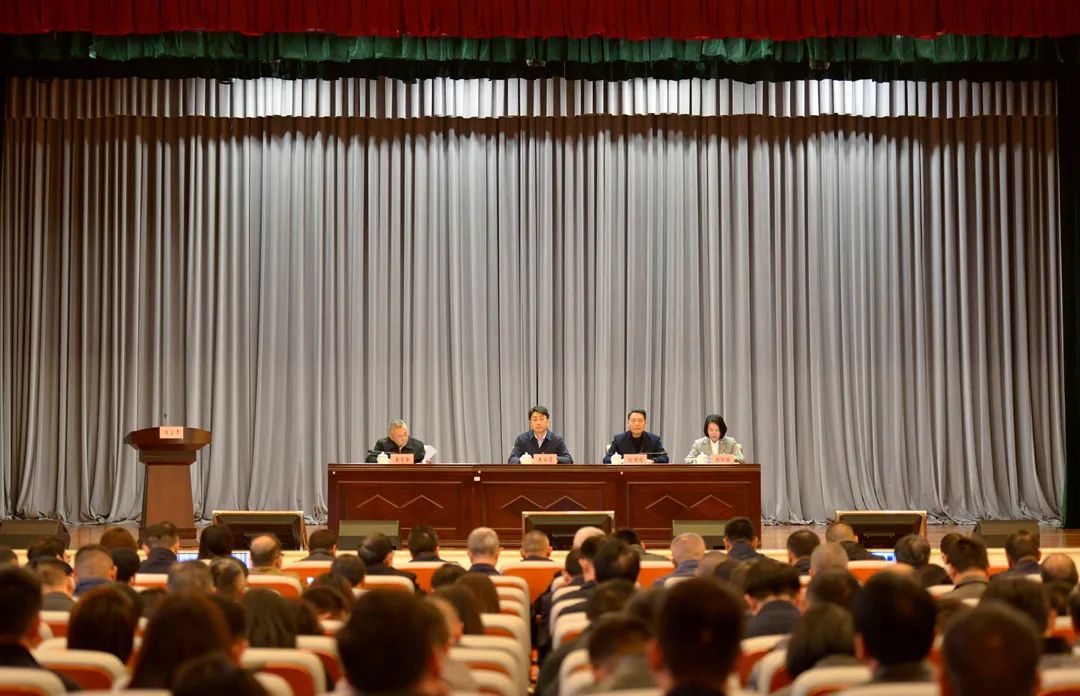 理论学习｜2025届云南省高校毕业生就业创业工作会议在昆召开(图1)