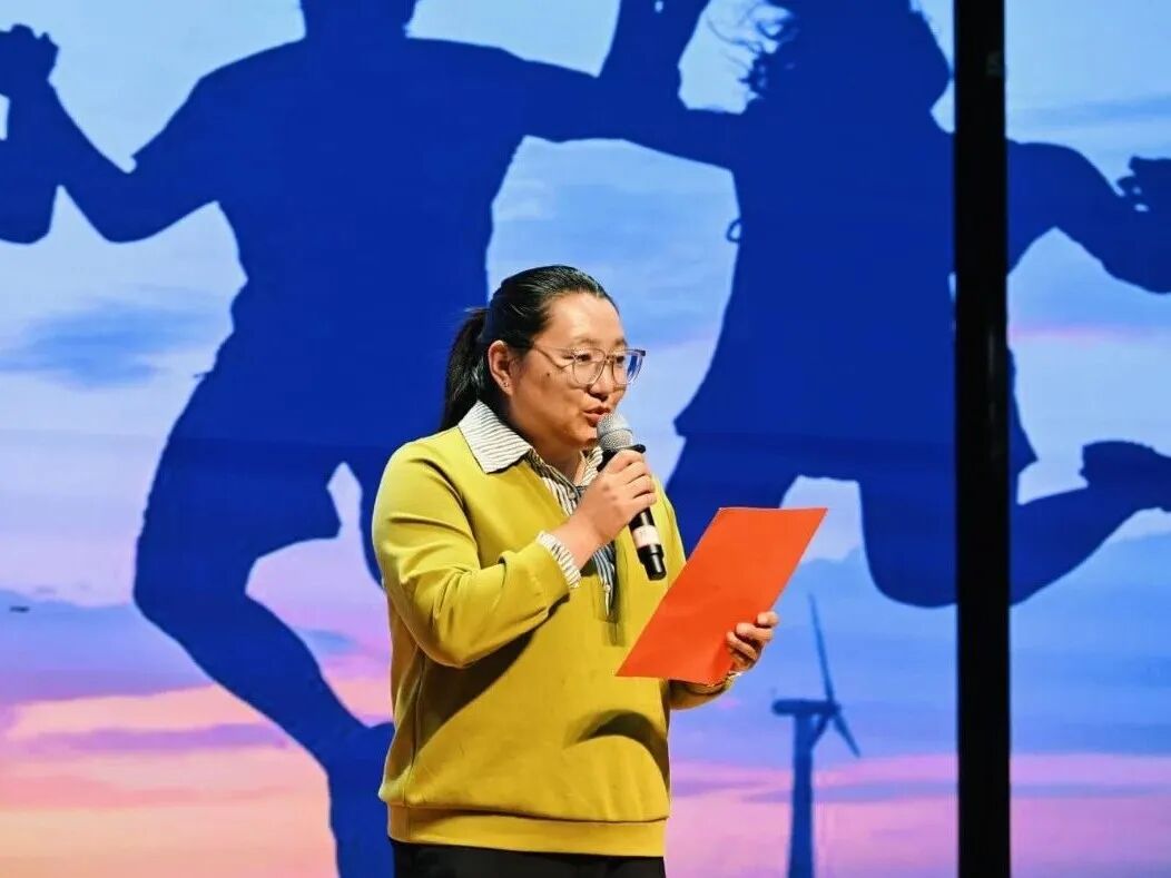 香职动态 | “匠心筑梦,青春起航”——师范教育部举行2025届毕业仪式(图8) 香职动态 | “匠心筑梦,青春起航”——师范教育部举行2025届毕业仪式(图8)