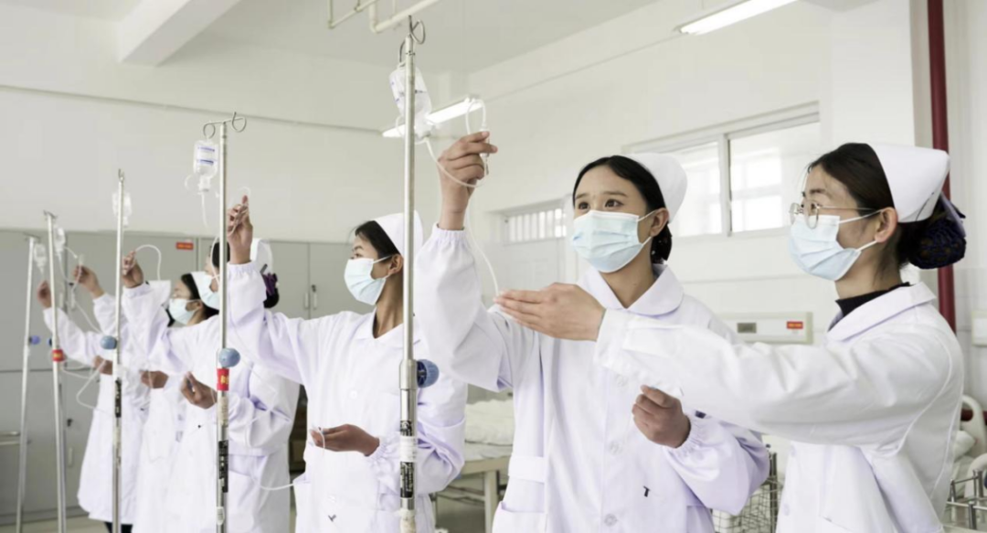 【职教风采】2025届滇西应用技术大学迪庆学院护考再创佳绩(图3) 【职教风采】2025届滇西应用技术大学迪庆学院护考再创佳绩(图3)