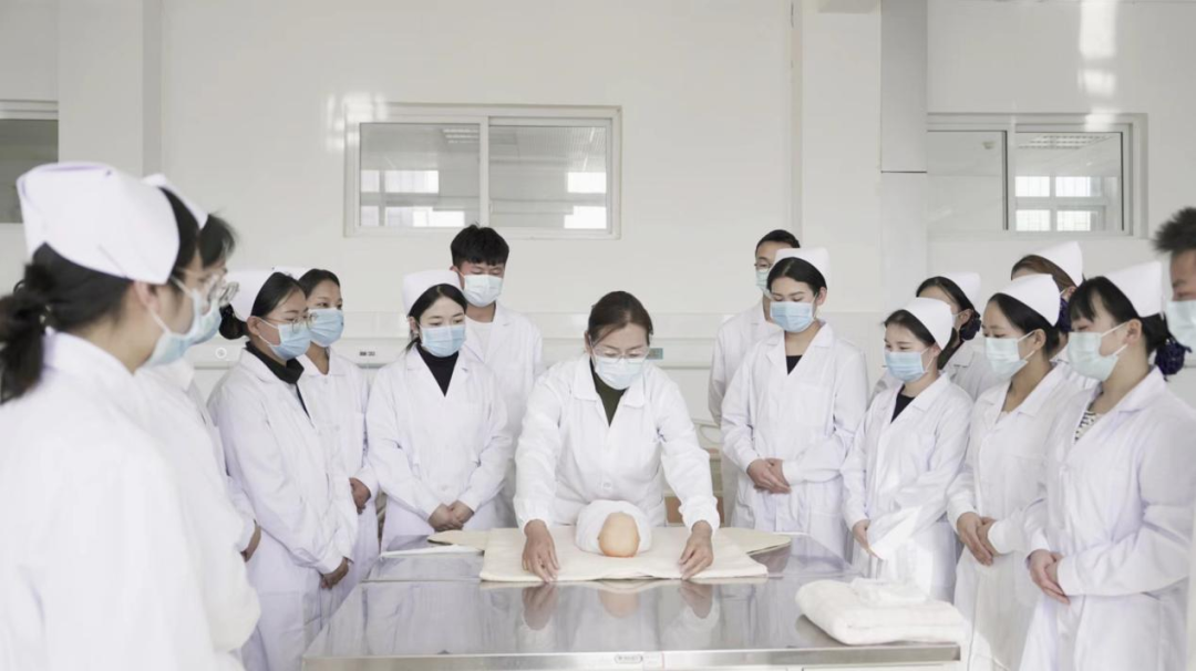 【职教风采】2025届滇西应用技术大学迪庆学院护考再创佳绩(图4) 【职教风采】2025届滇西应用技术大学迪庆学院护考再创佳绩(图4)