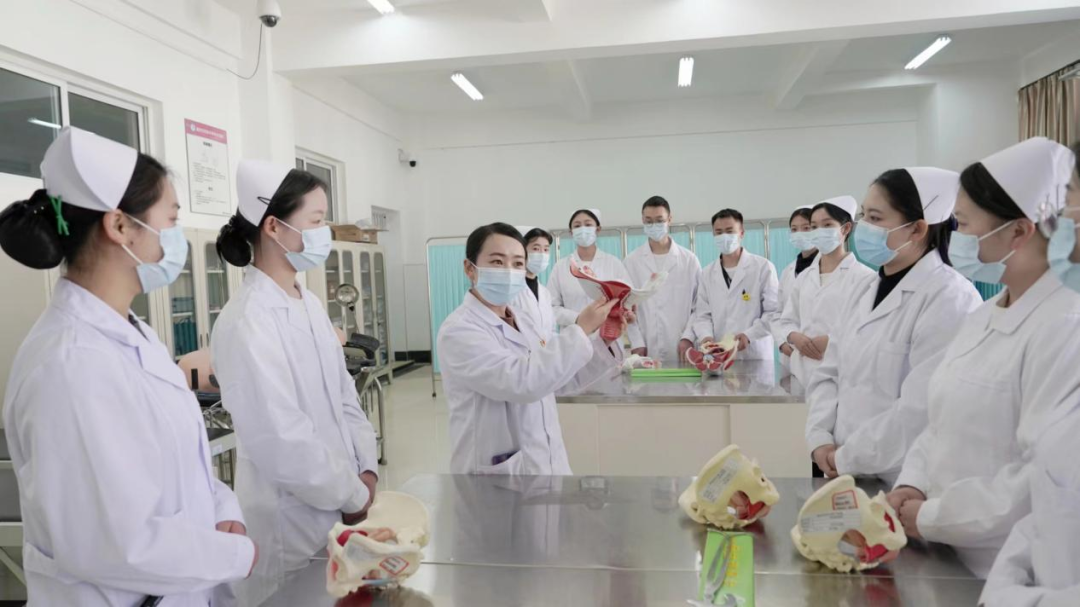 【职教风采】2025届滇西应用技术大学迪庆学院护考再创佳绩(图5) 【职教风采】2025届滇西应用技术大学迪庆学院护考再创佳绩(图5)