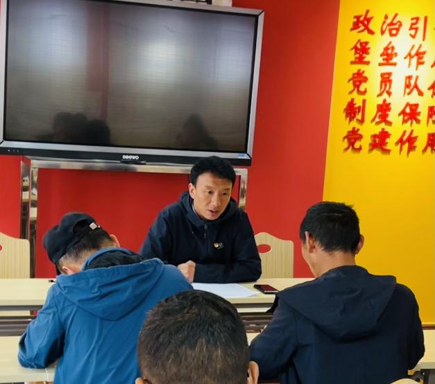 香职动态 | 学校第二党支部开展特色主题党日活动(图2) 香职动态 | 学校第二党支部开展特色主题党日活动(图2)