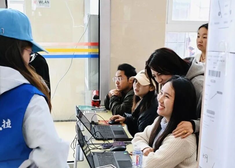 青春启航新征程：香格里拉职业学院2025级新生报到(图10)