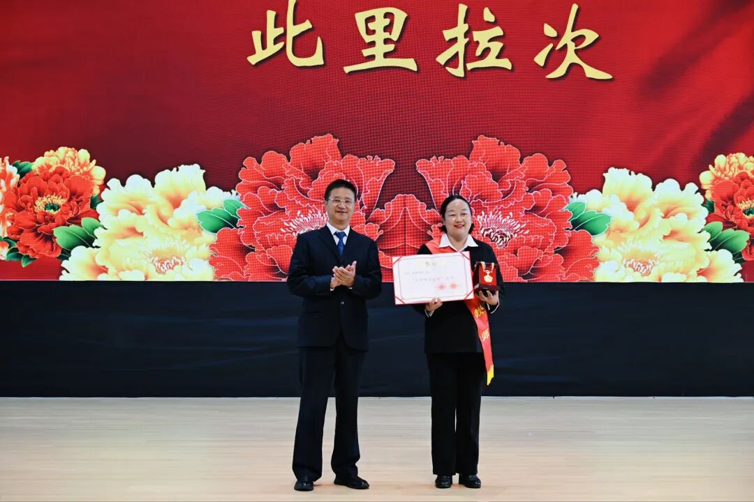 学院（校）举行2025-2026学年秋季学期开学典礼暨庆祝第41个教师节活动(图3)