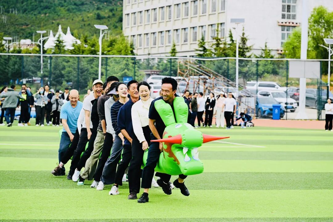 香职动态 | 院校举办“躬耕教坛,强健体魄”教师节趣味运动会(图5) 院校举办“躬耕教坛,强健体魄”教师节趣味运动会(图4)