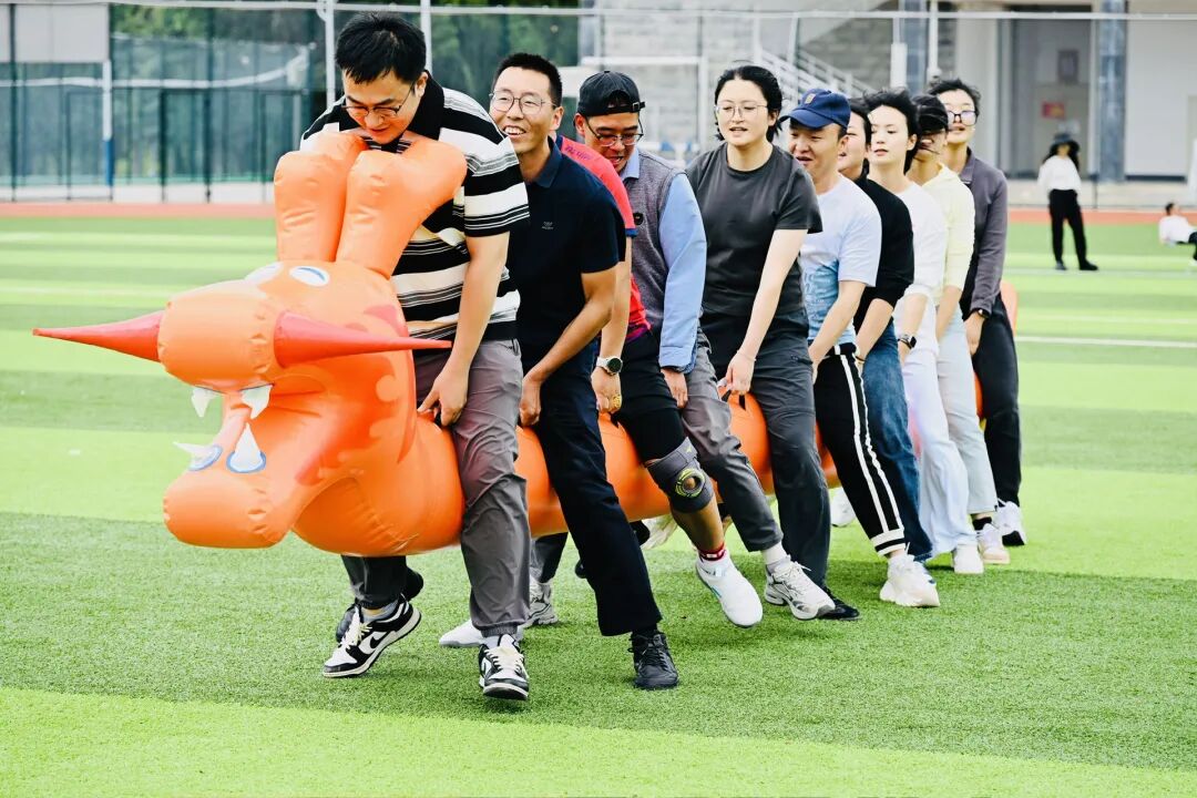 香职动态 | 院校举办“躬耕教坛,强健体魄”教师节趣味运动会(图6) 院校举办“躬耕教坛,强健体魄”教师节趣味运动会(图5)