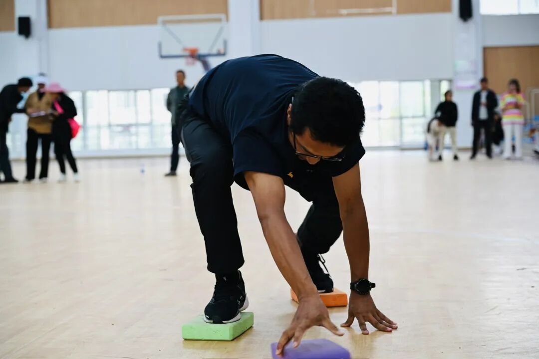 香职动态 | 院校举办“躬耕教坛,强健体魄”教师节趣味运动会(图11) 院校举办“躬耕教坛,强健体魄”教师节趣味运动会(图10)