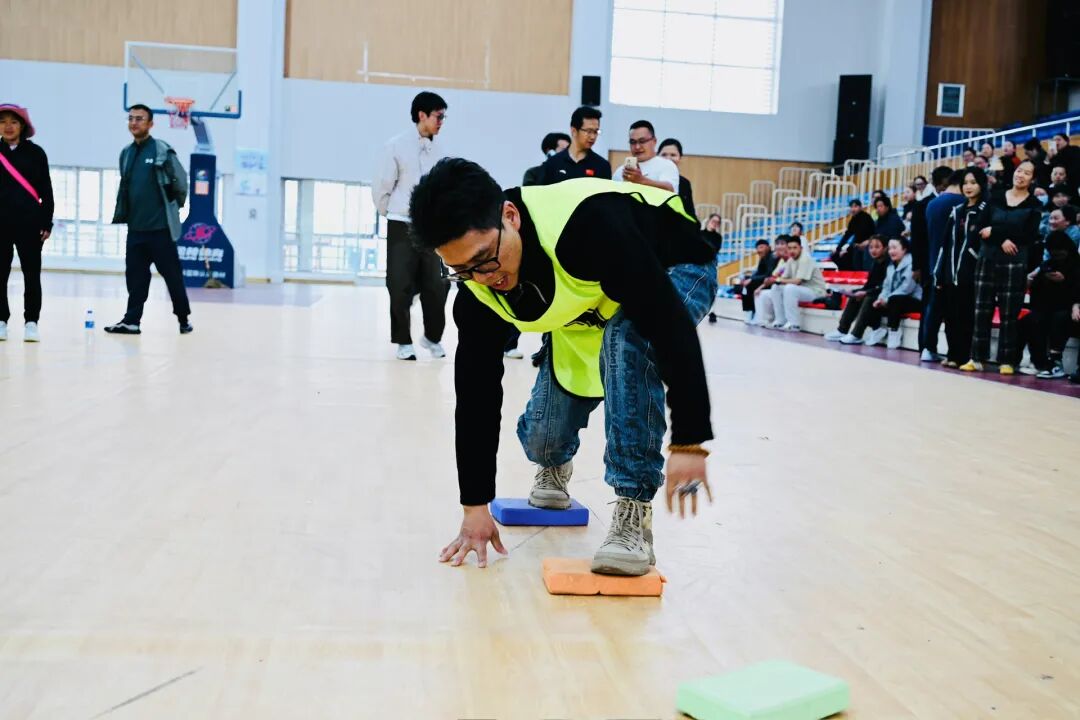 香职动态 | 院校举办“躬耕教坛,强健体魄”教师节趣味运动会(图10) 院校举办“躬耕教坛,强健体魄”教师节趣味运动会(图9)