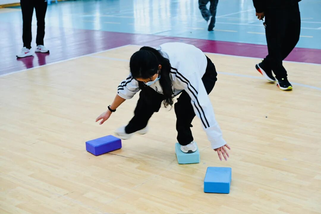 香职动态 | 院校举办“躬耕教坛,强健体魄”教师节趣味运动会(图12) 院校举办“躬耕教坛,强健体魄”教师节趣味运动会(图11)