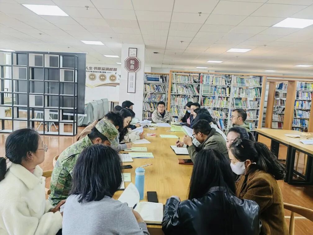 学校召开2025年秋季学期新进教师带教工作会议(图2)