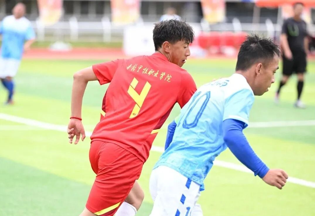 香格里拉职业学院足球队荣获第二十二届“高原杯”季军 展现拼搏精神与团队风采(图8)
