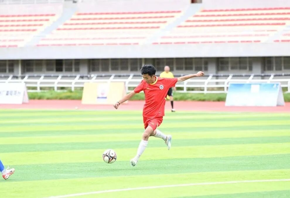 香格里拉职业学院足球队荣获第二十二届“高原杯”季军 展现拼搏精神与团队风采(图6)