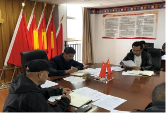 中国共产党香格里拉职业学院委员会 中共迪庆州民族中等专业学校委员会 召开2024年度院校党委理论 中心组第二次集中学习(图2)