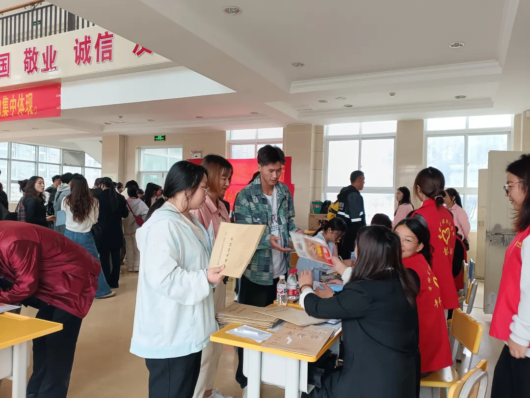 香职新闻|感恩“香”遇 “新”程启航--香格里拉职业学院 迪庆州民族中等专业学校2024年新生入学现场热辣滚烫(图12) 香职新闻|感恩“香”遇 “新”程启航--香格里拉职业学院 迪庆州民族中等专业学校2024年新生入学现场热辣滚烫(图12)