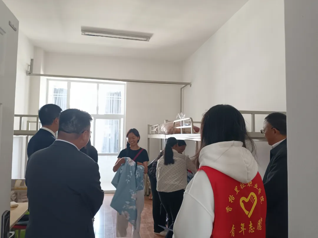 香职新闻|感恩“香”遇 “新”程启航--香格里拉职业学院 迪庆州民族中等专业学校2024年新生入学现场热辣滚烫(图18) 香职新闻|感恩“香”遇 “新”程启航--香格里拉职业学院 迪庆州民族中等专业学校2024年新生入学现场热辣滚烫(图18)