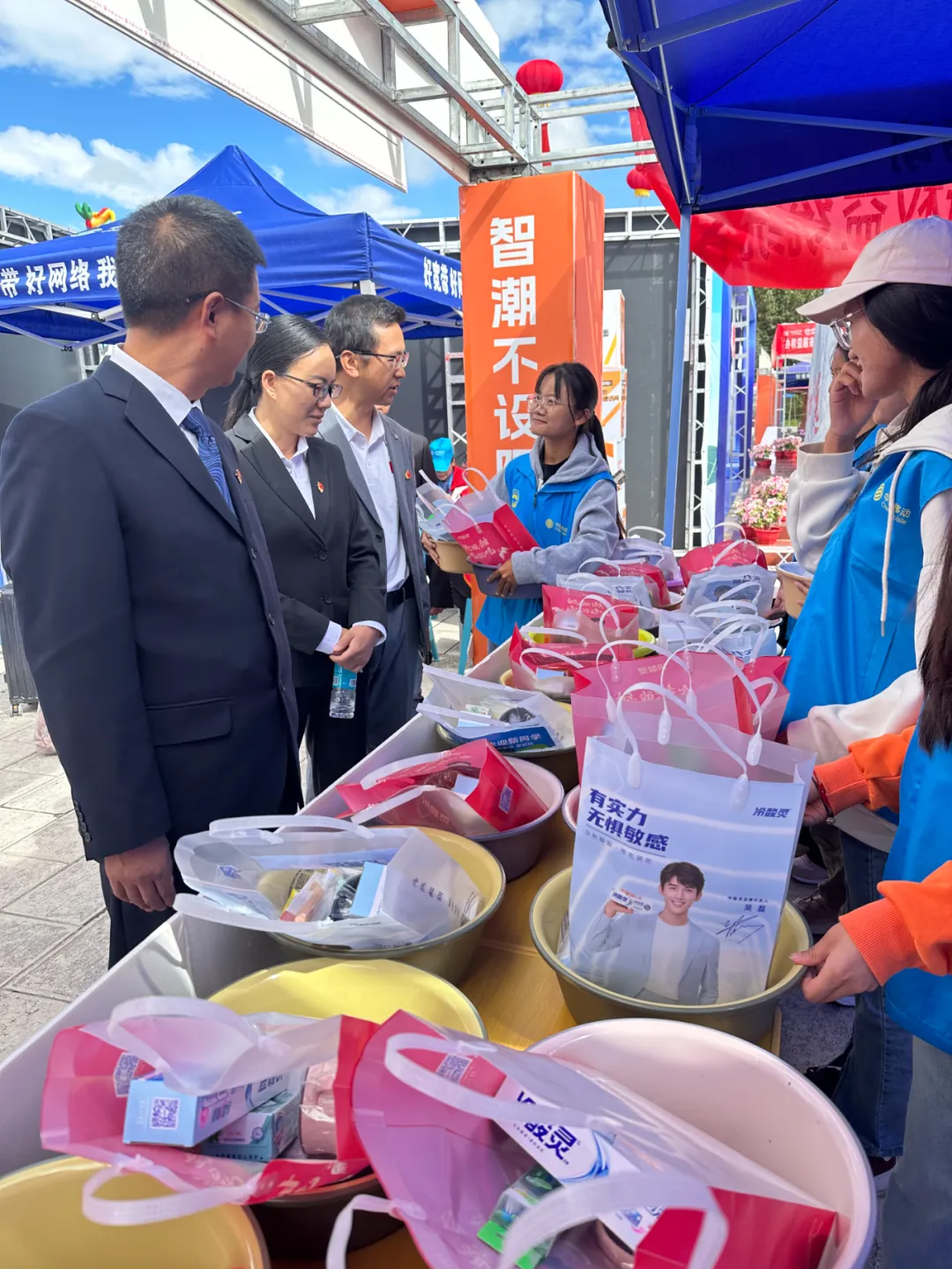 香职新闻|感恩“香”遇 “新”程启航--香格里拉职业学院 迪庆州民族中等专业学校2024年新生入学现场热辣滚烫(图24) 香职新闻|感恩“香”遇 “新”程启航--香格里拉职业学院 迪庆州民族中等专业学校2024年新生入学现场热辣滚烫(图24)
