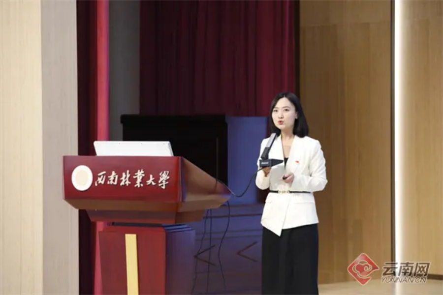 全国高校“传承红色基因、学思践悟中国共产党人精神谱系”云南省示范宣讲活动在昆明举行(图6) 全国高校“传承红色基因、学思践悟中国共产党人精神谱系”云南省示范宣讲活动在昆明举行(图6)