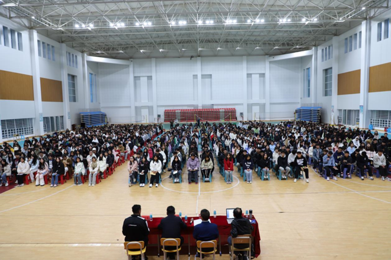 香职新闻|以警为戒 行稳致远—香格里拉职业学院召开“安全、纪律、法治”警示教育大会(图1) 香职新闻|以警为戒 行稳致远—香格里拉职业学院召开“安全、纪律、法治”警示教育大会(图1)