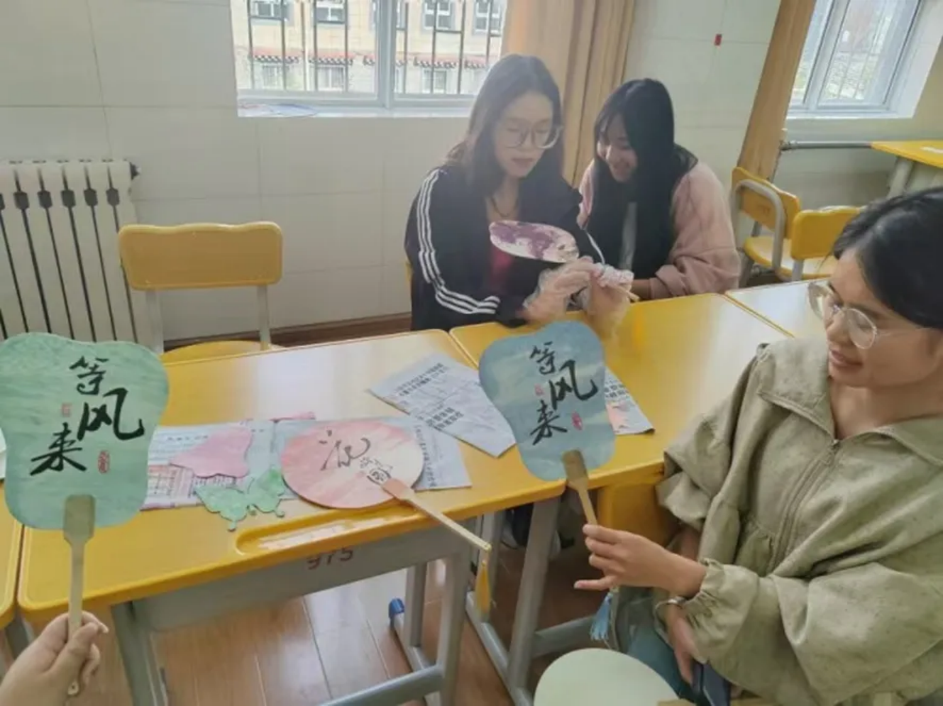 香职新闻｜古籍保护进校园 文明薪火燃少年—院校组织开展古籍保护与传承暨古籍保护进校园公益活动(图3)