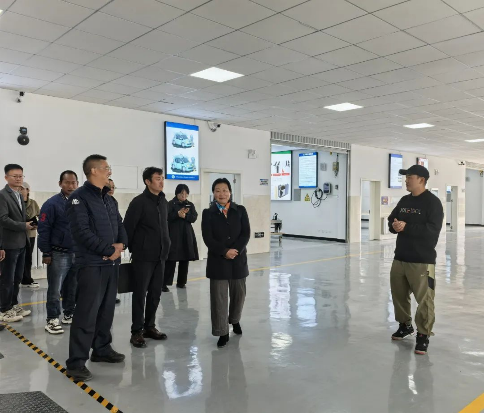 香职新闻｜两校合作谋发展 教育共建谱新篇—丽江师范学院朱桂香副校长一行到校调研指导工作(图2)