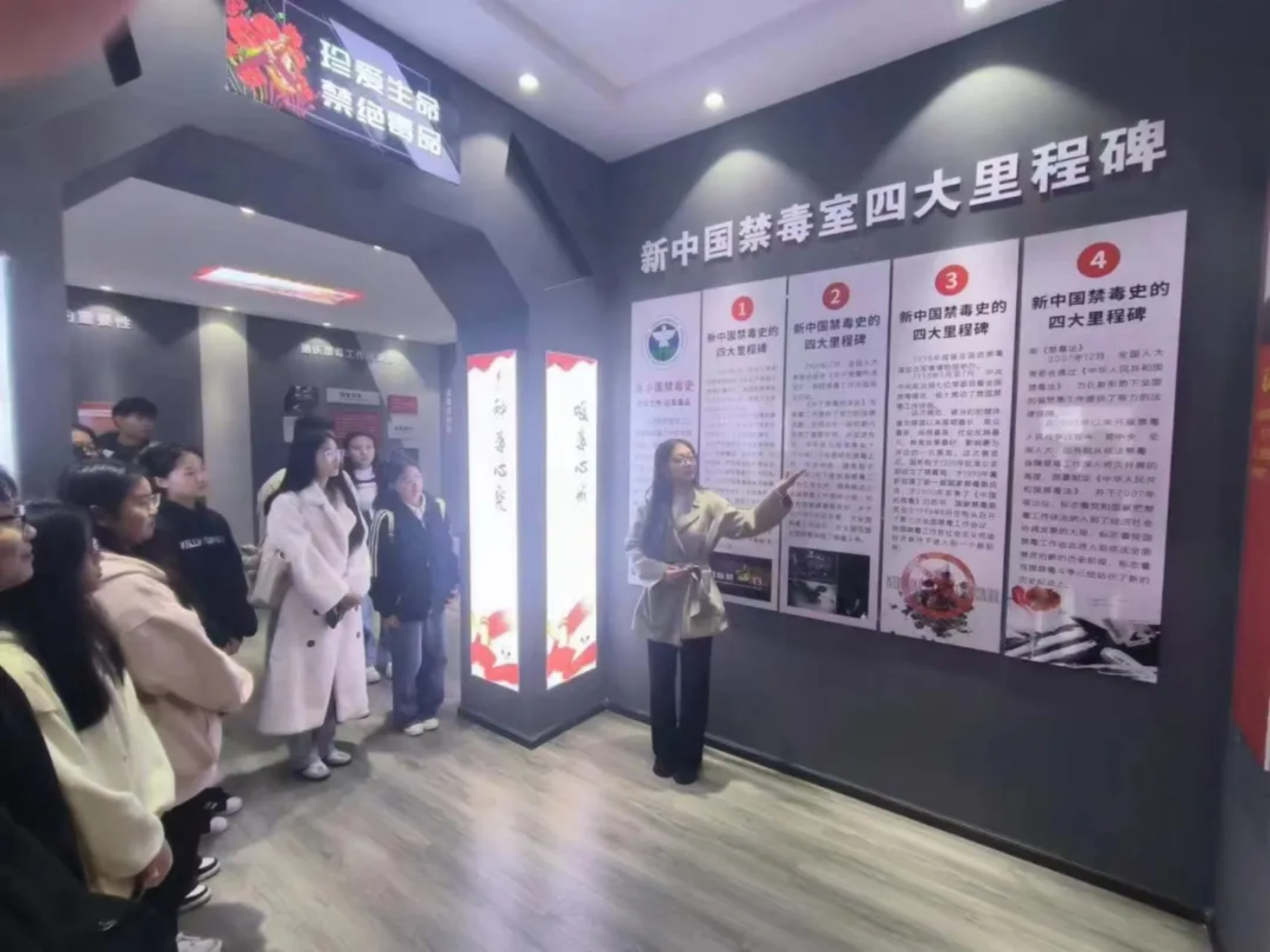 香职新闻|走进禁毒教育基地 筑牢禁毒安全防线--香格里拉职业学院组织开展毒品预防教育活动(图4) 香职新闻|走进禁毒教育基地 筑牢禁毒安全防线--香格里拉职业学院组织开展毒品预防教育活动(图4)