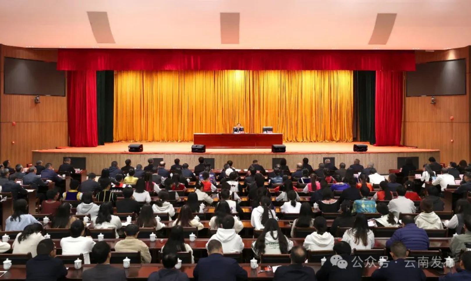 理论学习|这堂思政课上,省委书记送给青年学生5句话(图1) 理论学习|这堂思政课上,省委书记送给青年学生5句话(图1)