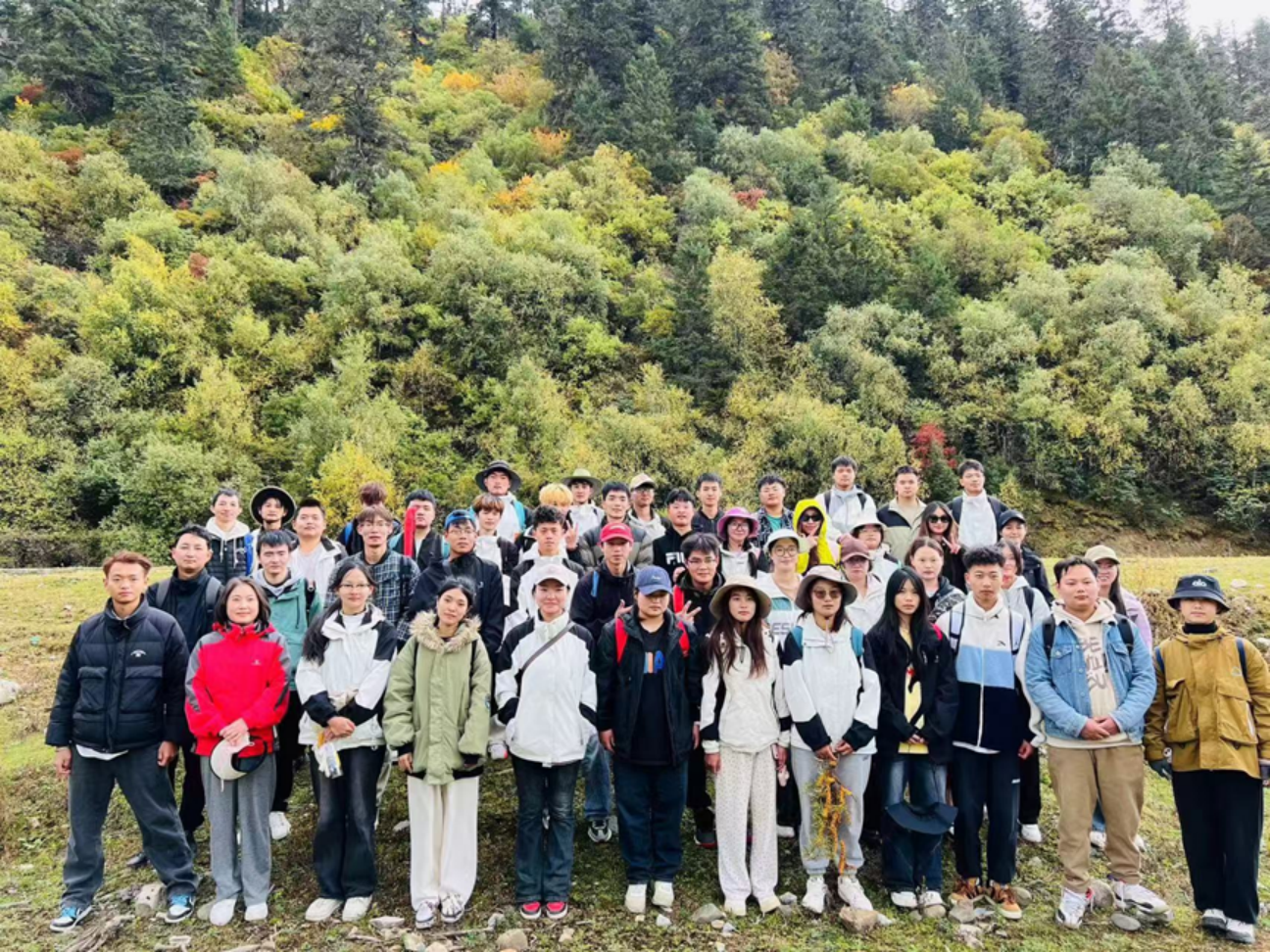 香职新闻｜探索自然奥秘 锤炼专业技能 —香格里拉职业学院林业技术专业学生外出实践纪实(图1)