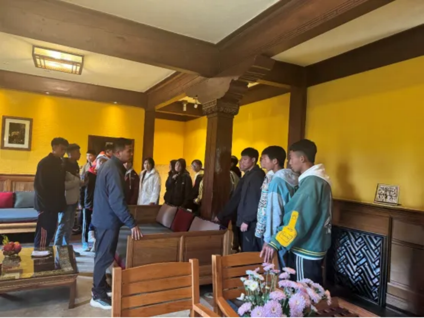 香职新闻｜启航未来 筑梦前行—旅游专业学生到松赞集团开展专业认知教育(图2)