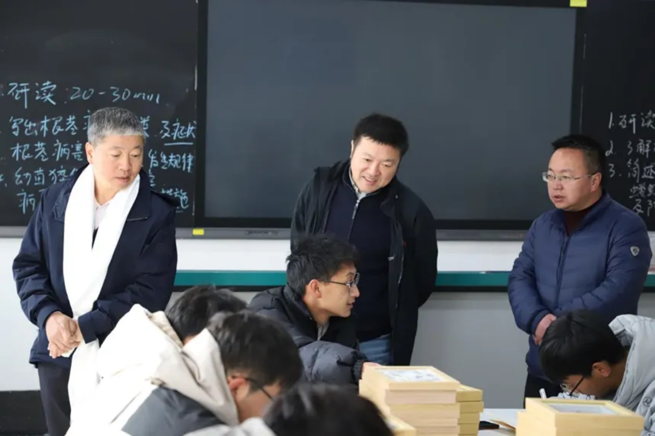 香职新闻｜上海科学院党委委员 纪委书记方勤一行莅临我校调研交流(图3)