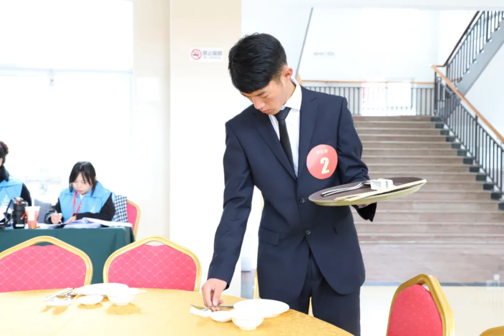 香职新闻|匠心筑梦 技能成才—迪庆州第二届职业技能大赛暨产业工人技能竞赛在香格里拉职业学院开赛(图9) 香职新闻|匠心筑梦 技能成才—迪庆州第二届职业技能大赛暨产业工人技能竞赛在香格里拉职业学院开赛(图9)