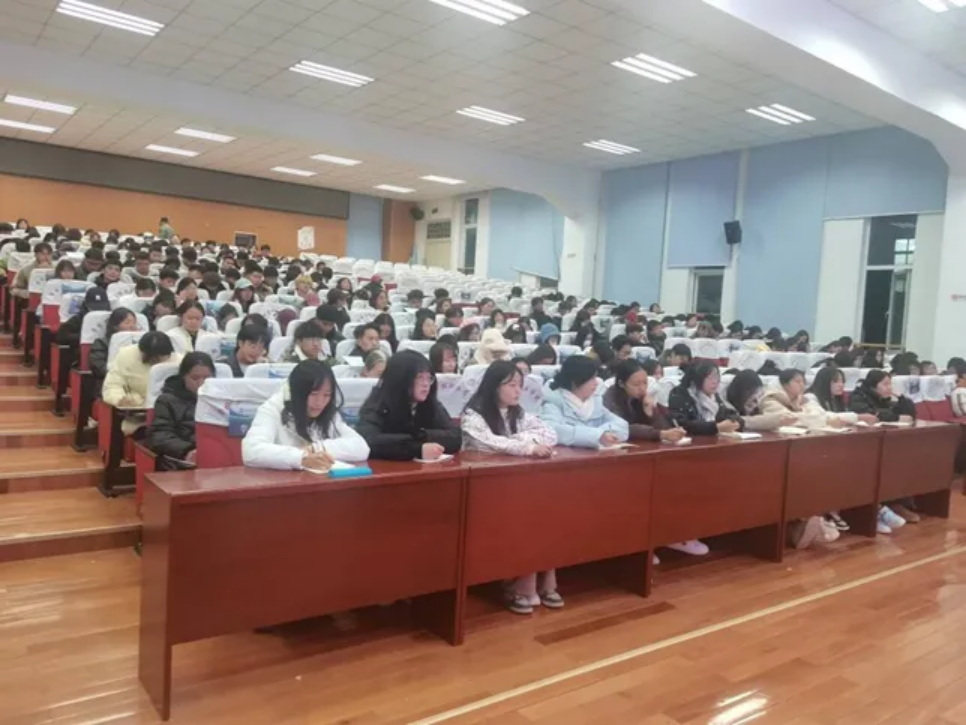 香职新闻｜学院开展“高校百场形势政策会”系列活动(图2)